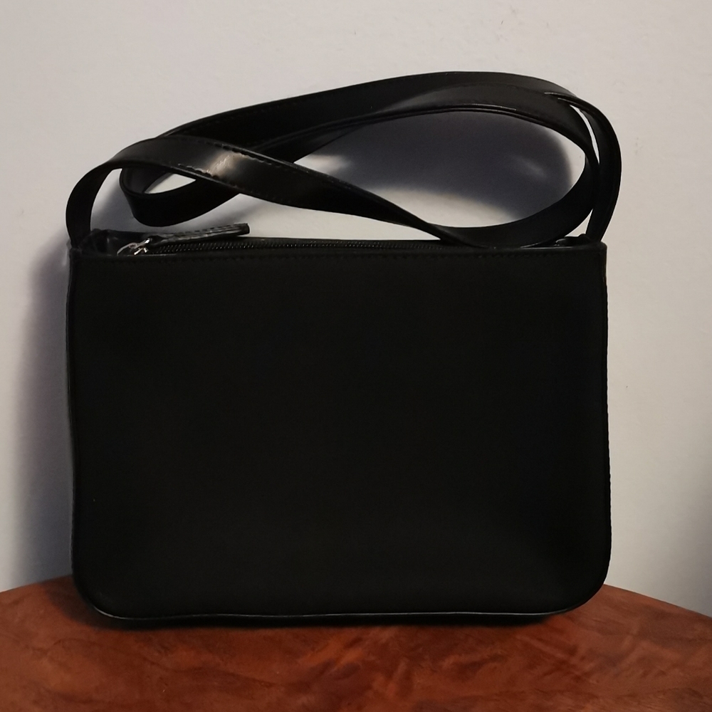 Guess purse, on the small clutch size - Picture 4 of 4